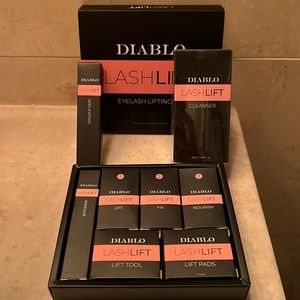 Diablo lash kit, never used, gets 5 star ratings for DIY lashes at home